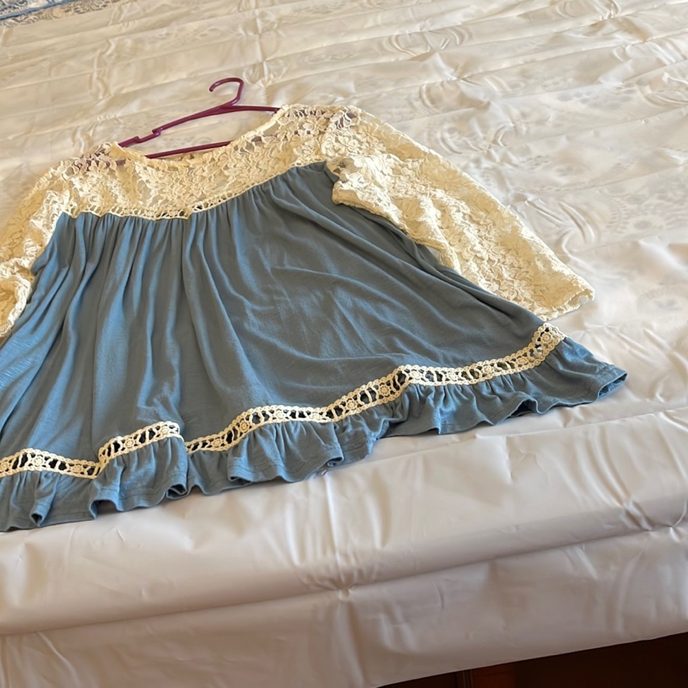 Umgee top beige & blue xl gathered never worn